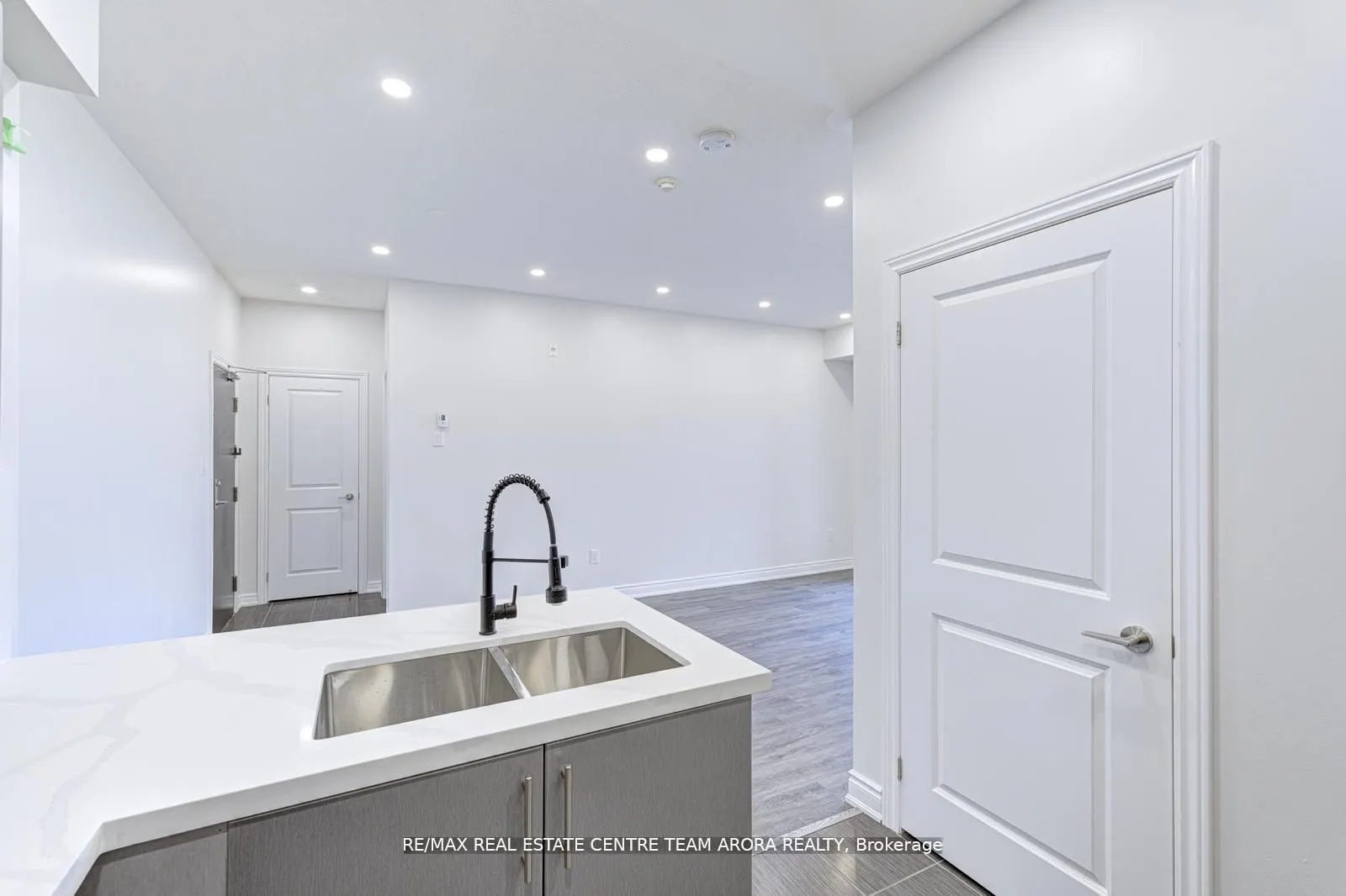 2326 Taunton Road, #303