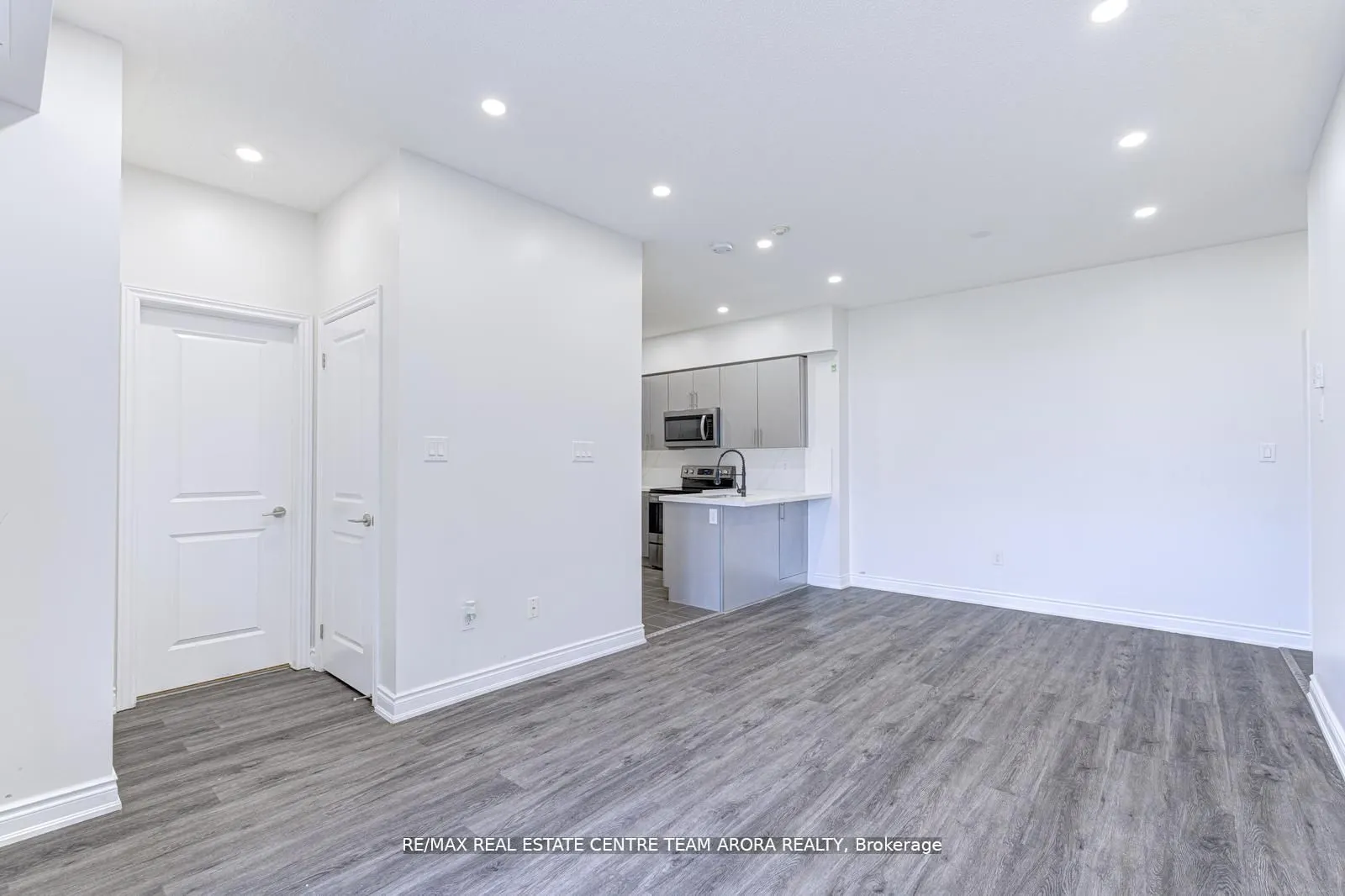 2326 Taunton Road, #303