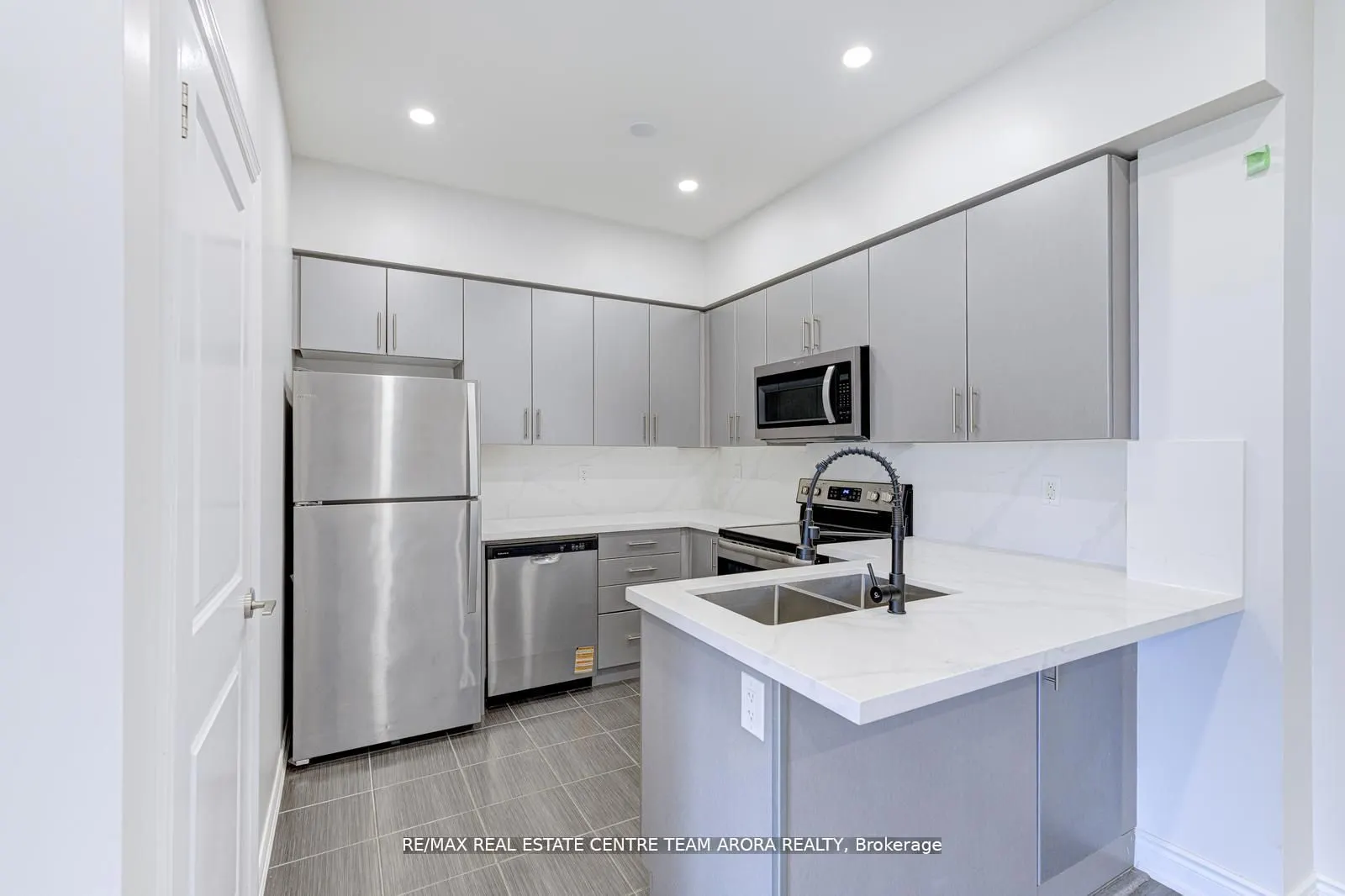 2326 Taunton Road, #303