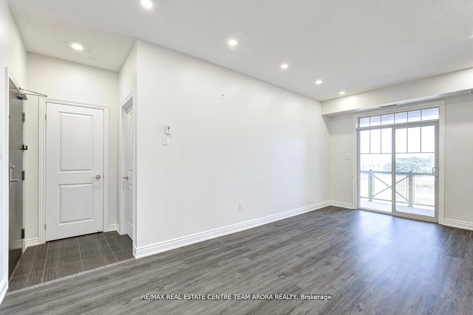 2326 Taunton Road, #303