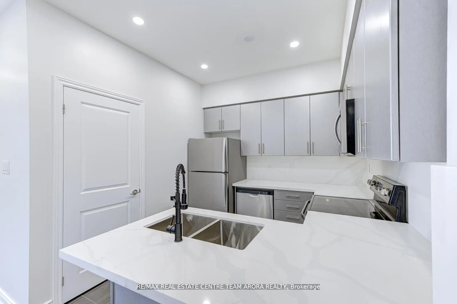 2326 Taunton Road, #303