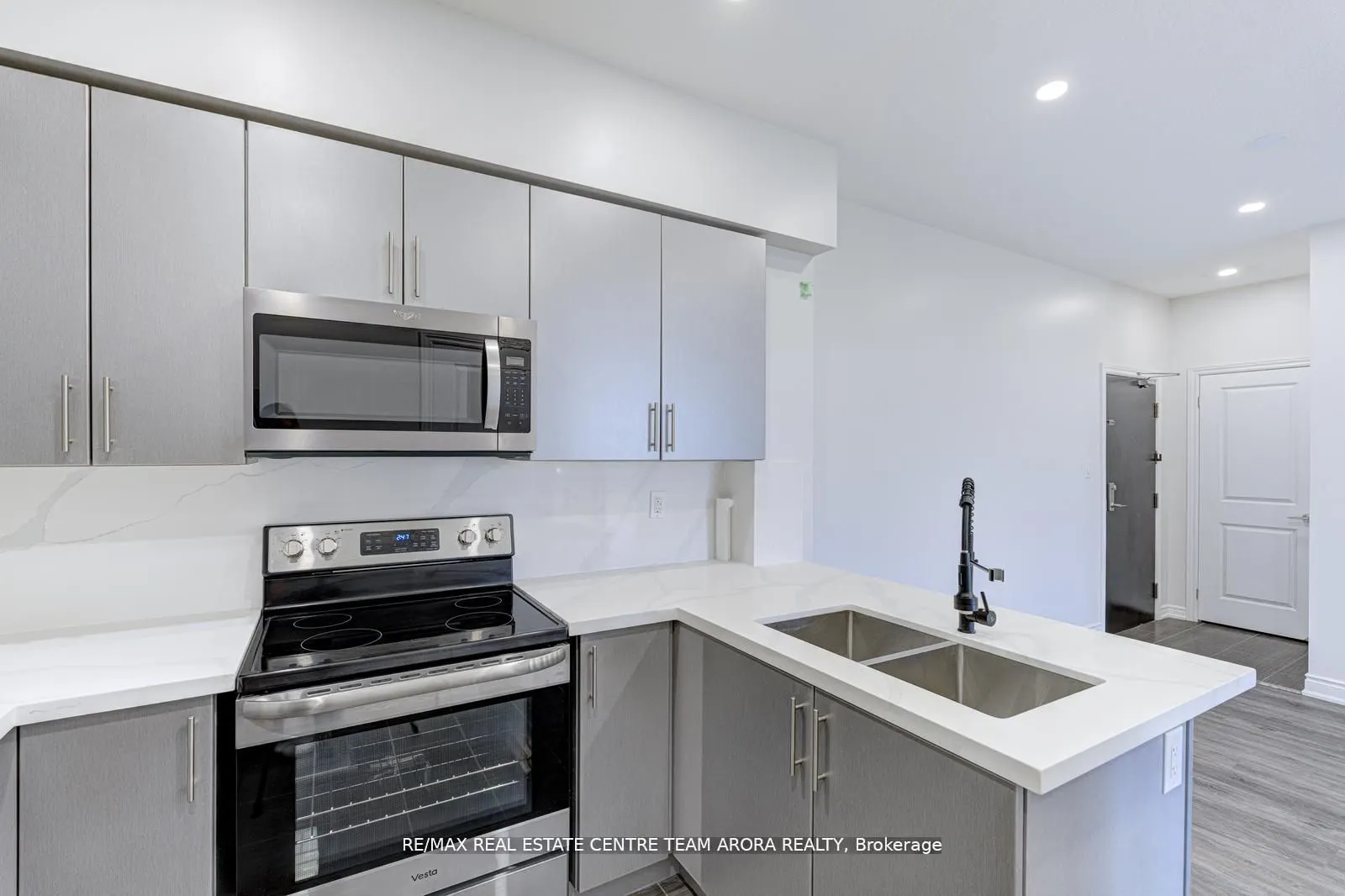 2326 Taunton Road, #303