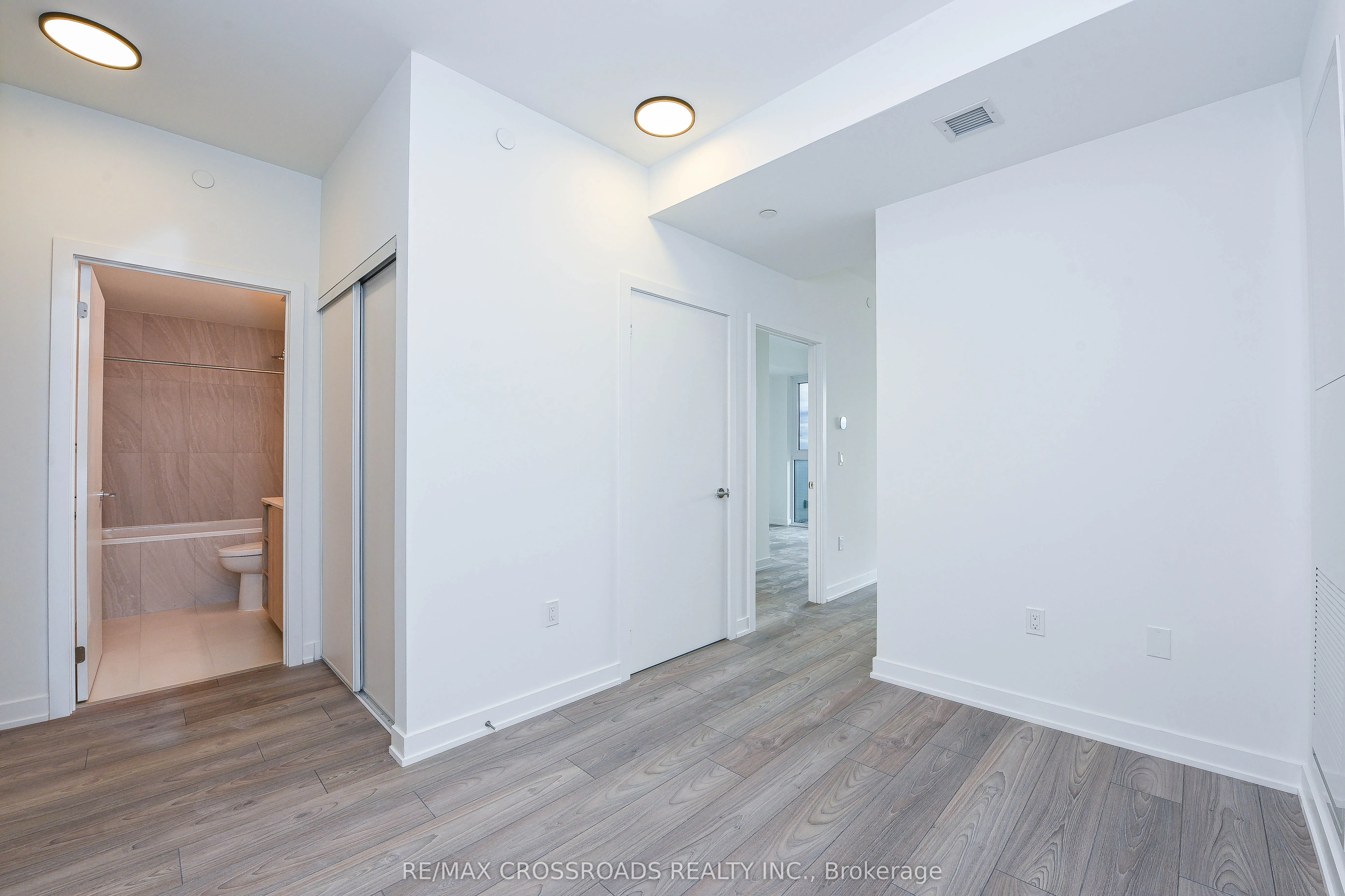 1007 The Queensway, #416