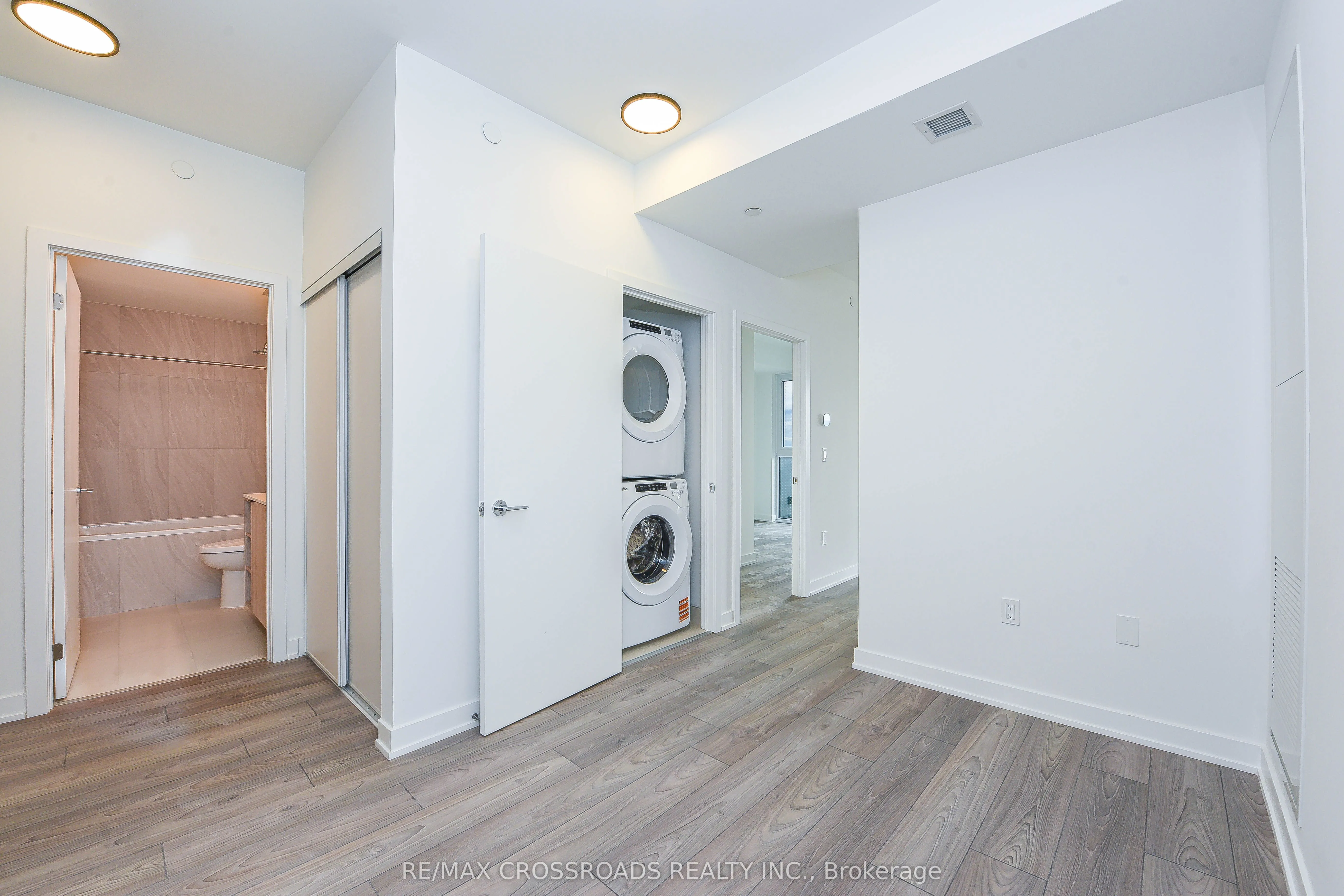 1007 The Queensway, #416