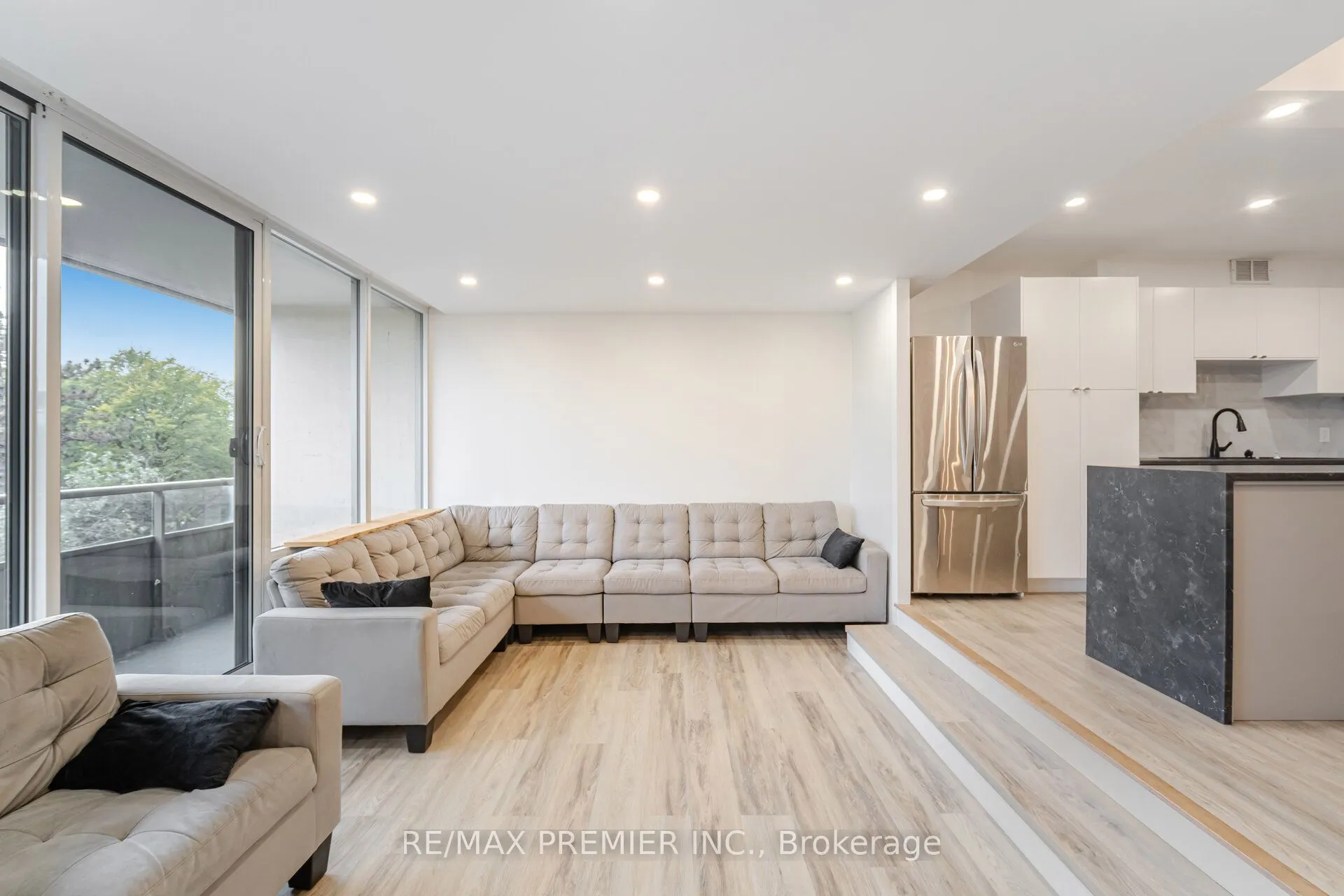 9 Four Winds Drive, #411