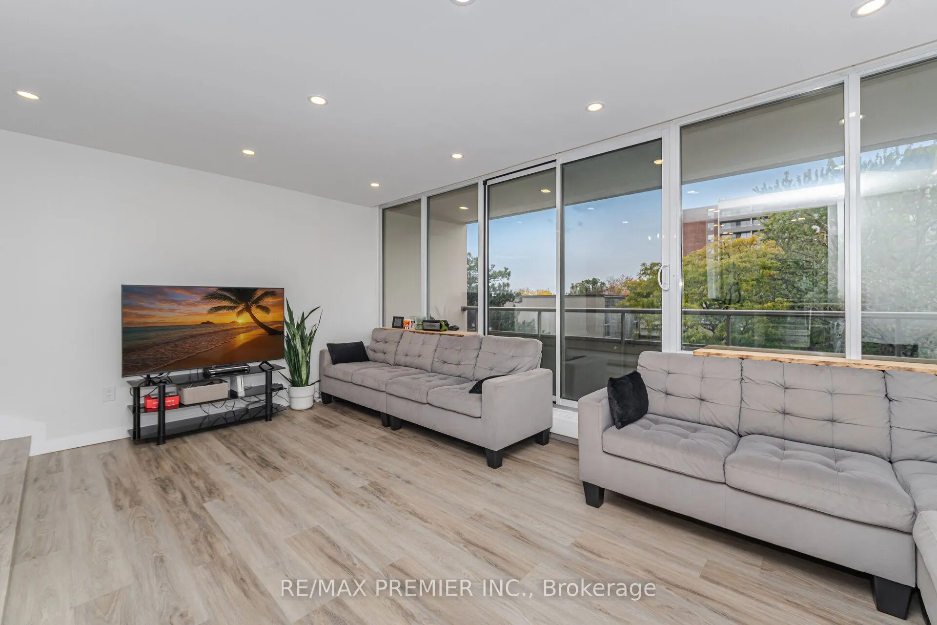 9 Four Winds Drive, #411