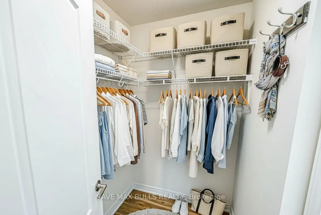 3650 Kaneff Crescent, #908