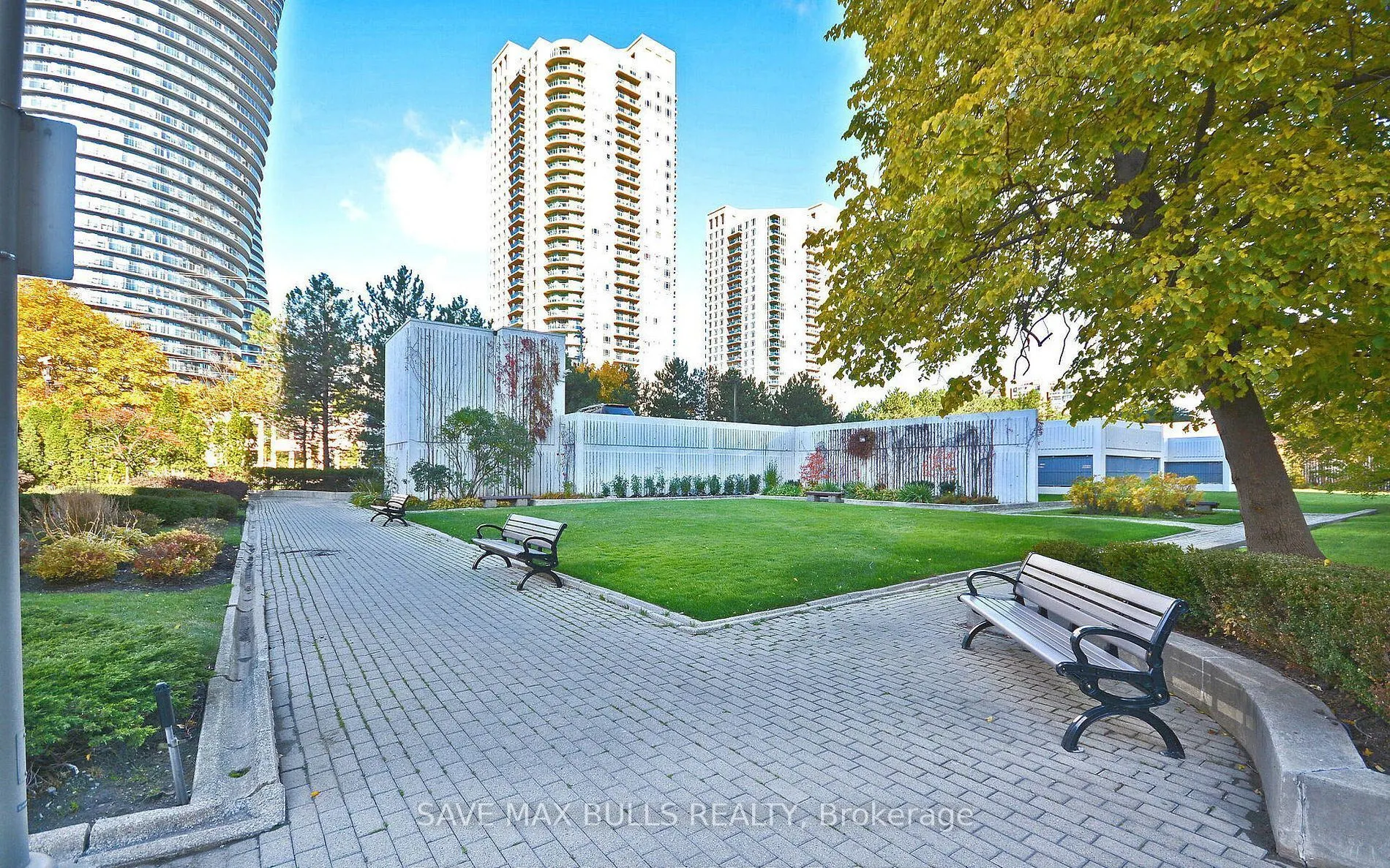 3650 Kaneff Crescent, #908