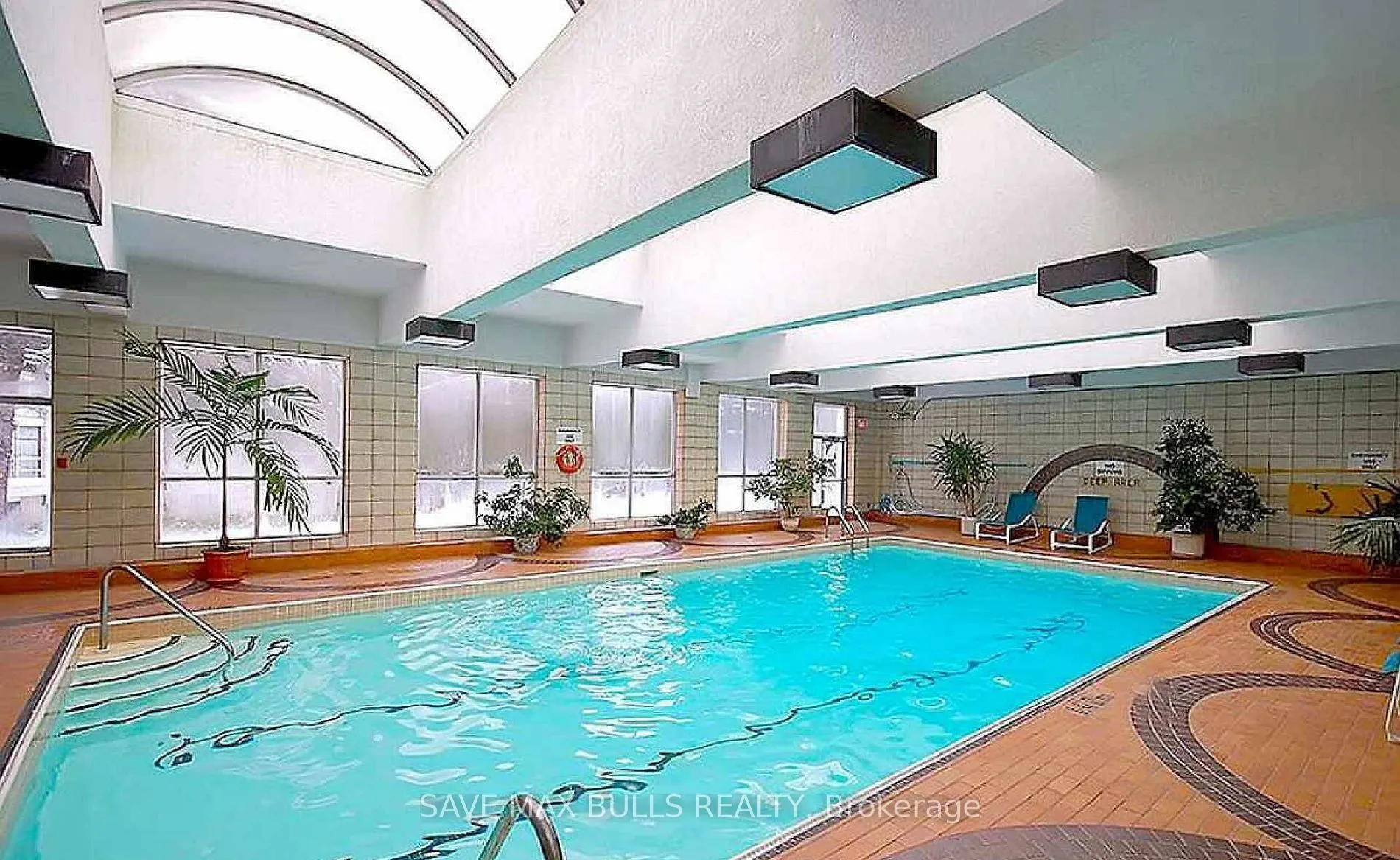 3650 Kaneff Crescent, #908