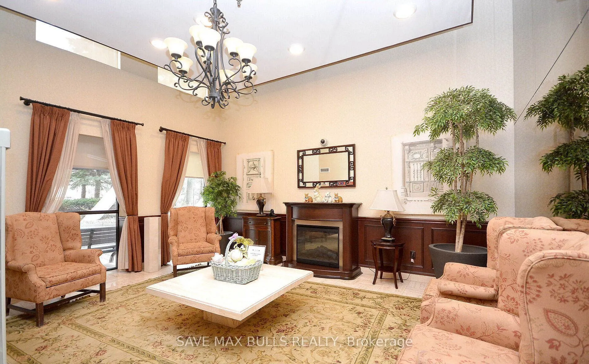 3650 Kaneff Crescent, #908