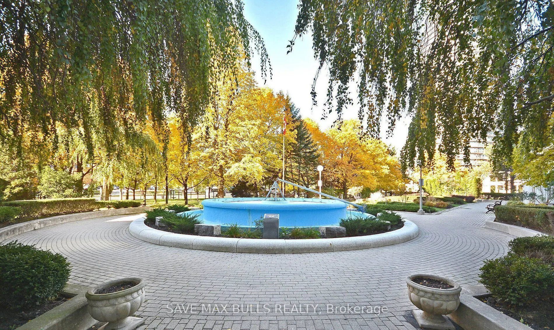 3650 Kaneff Crescent, #908