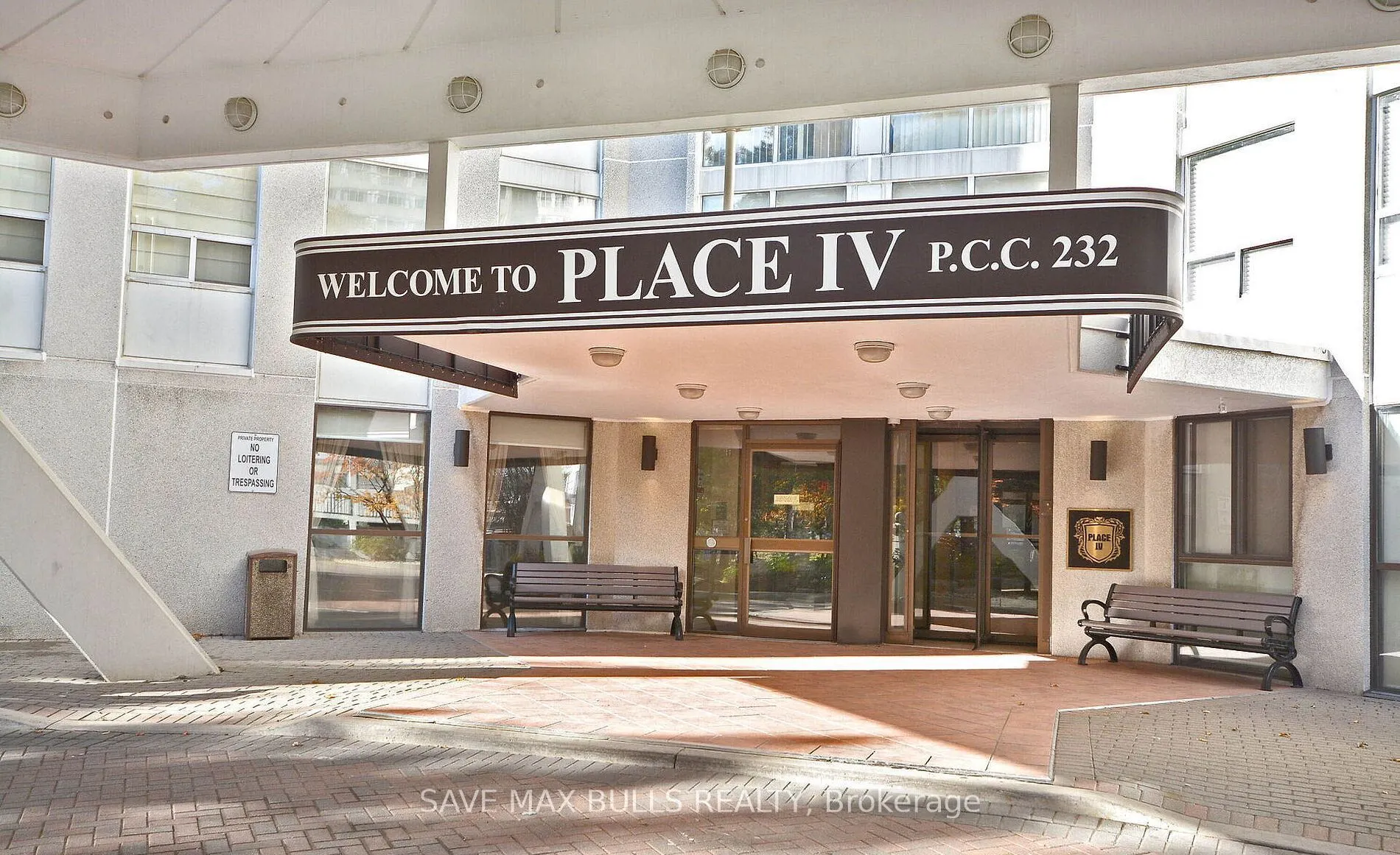 3650 Kaneff Crescent, #908