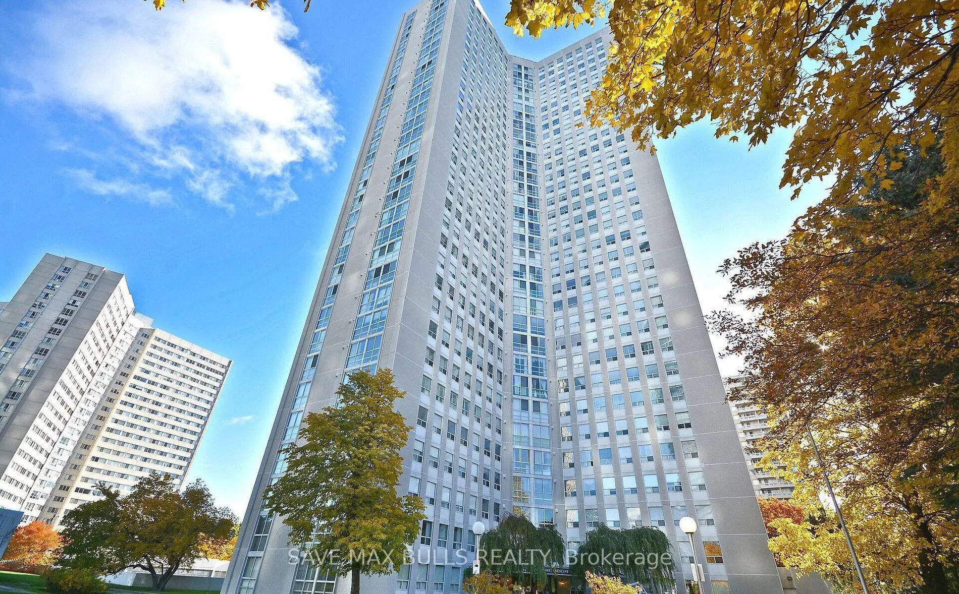 3650 Kaneff Crescent, #908