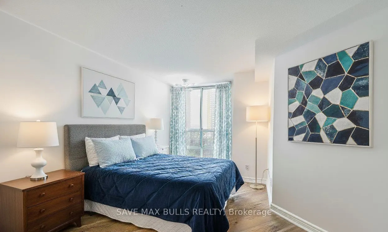 3650 Kaneff Crescent, #908