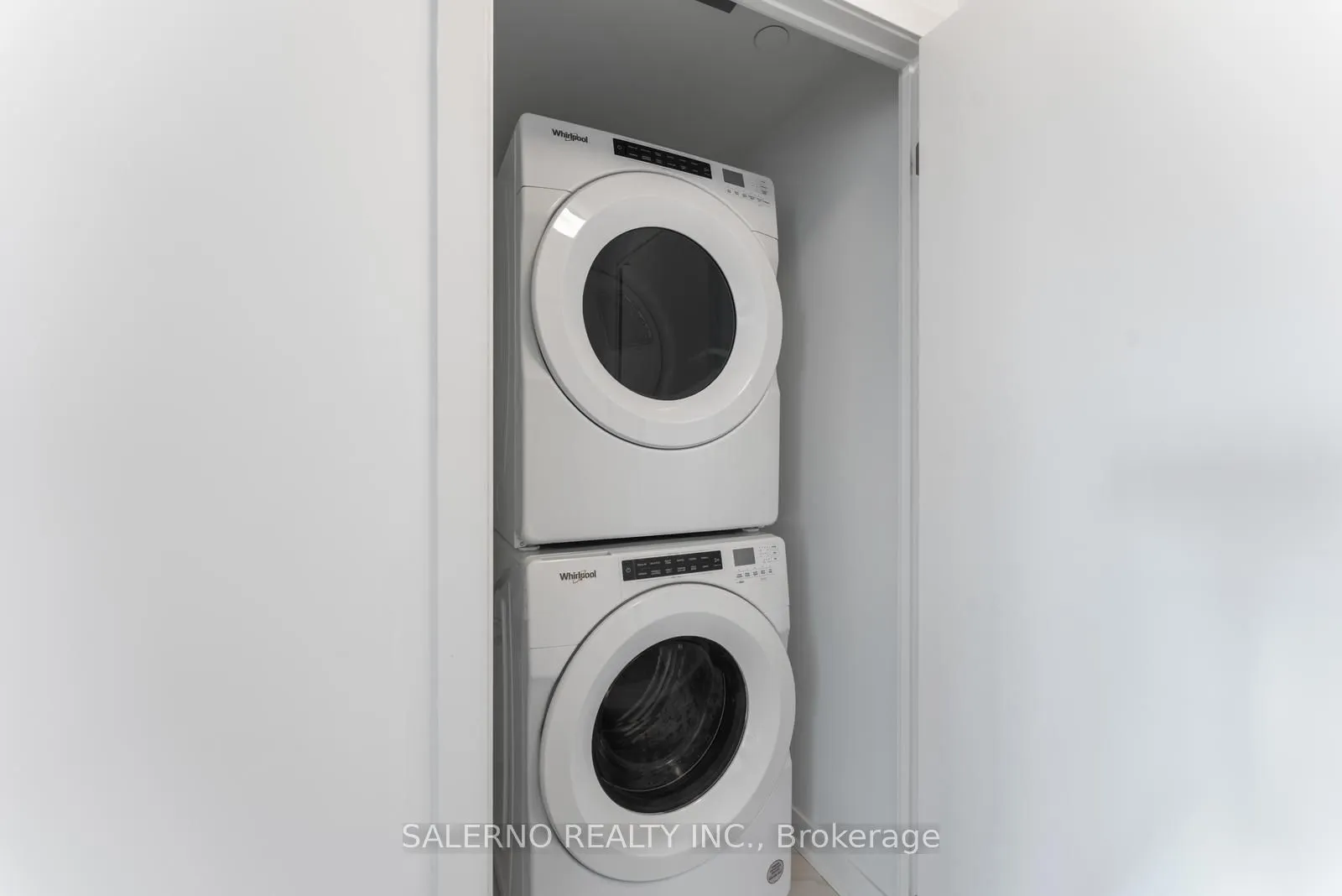 395 Dundas Street W, #612