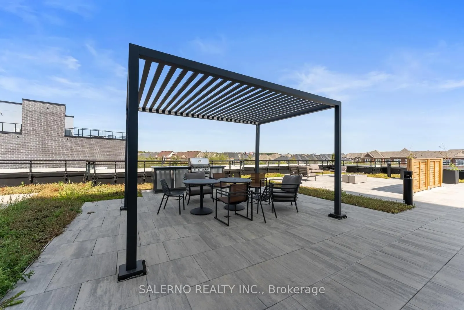 395 Dundas Street W, #612