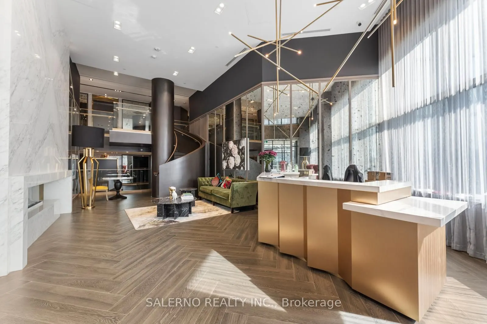 395 Dundas Street W, #612