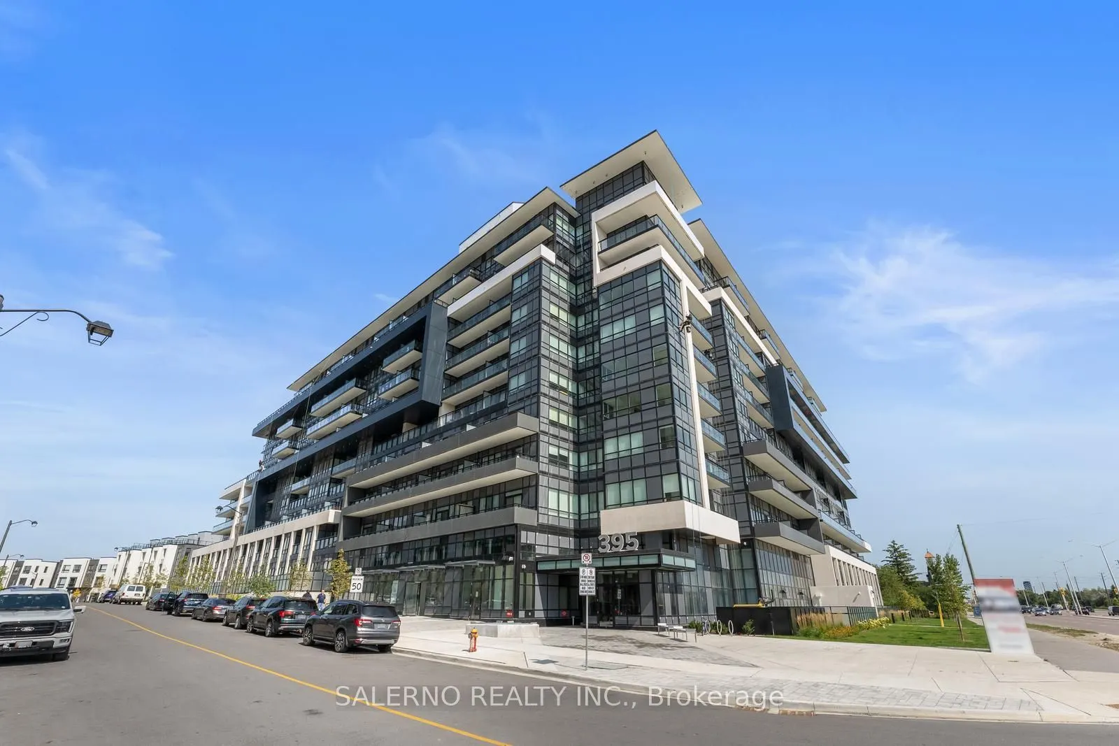 395 Dundas Street W, #612