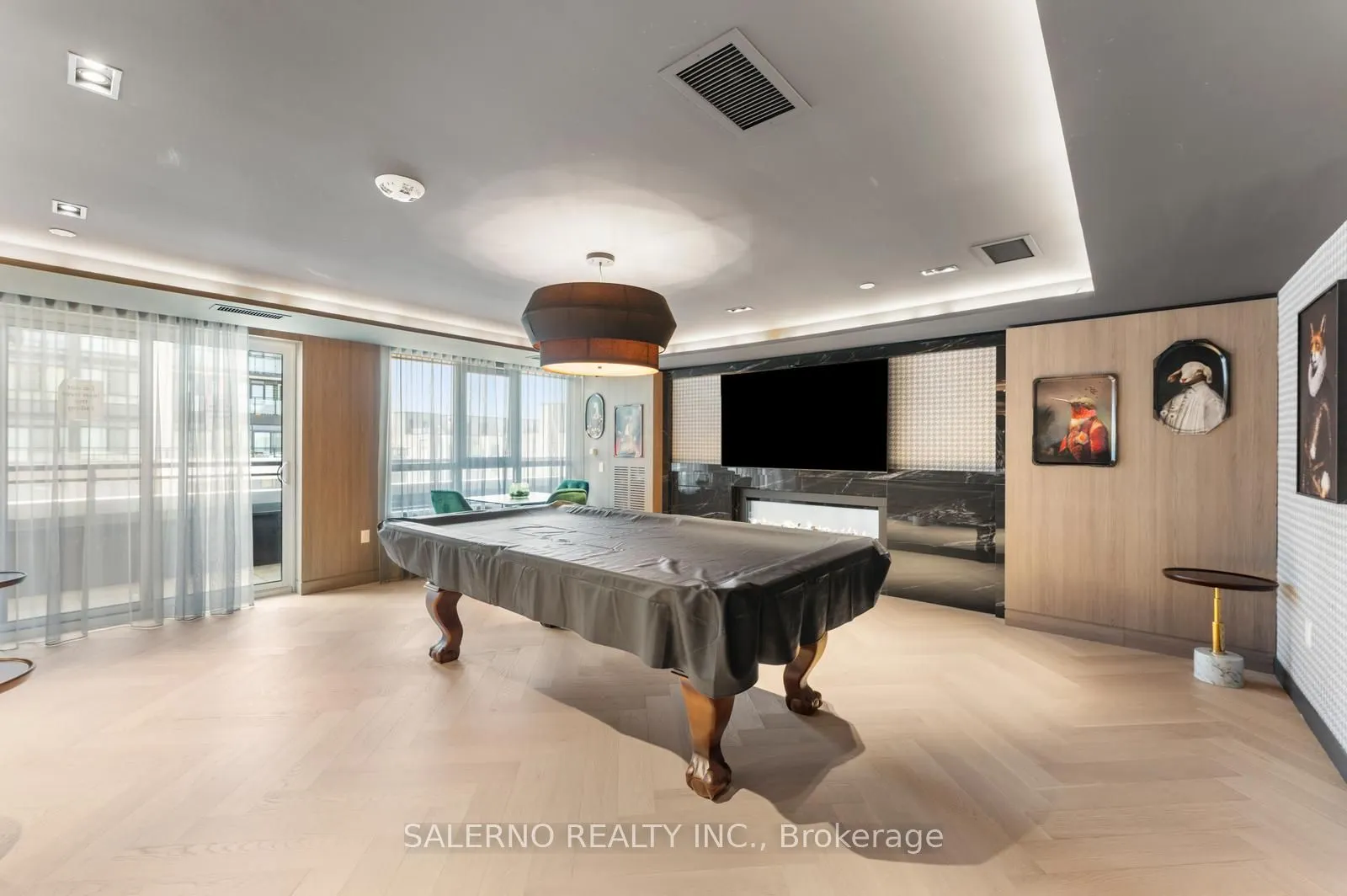 395 Dundas Street W, #612