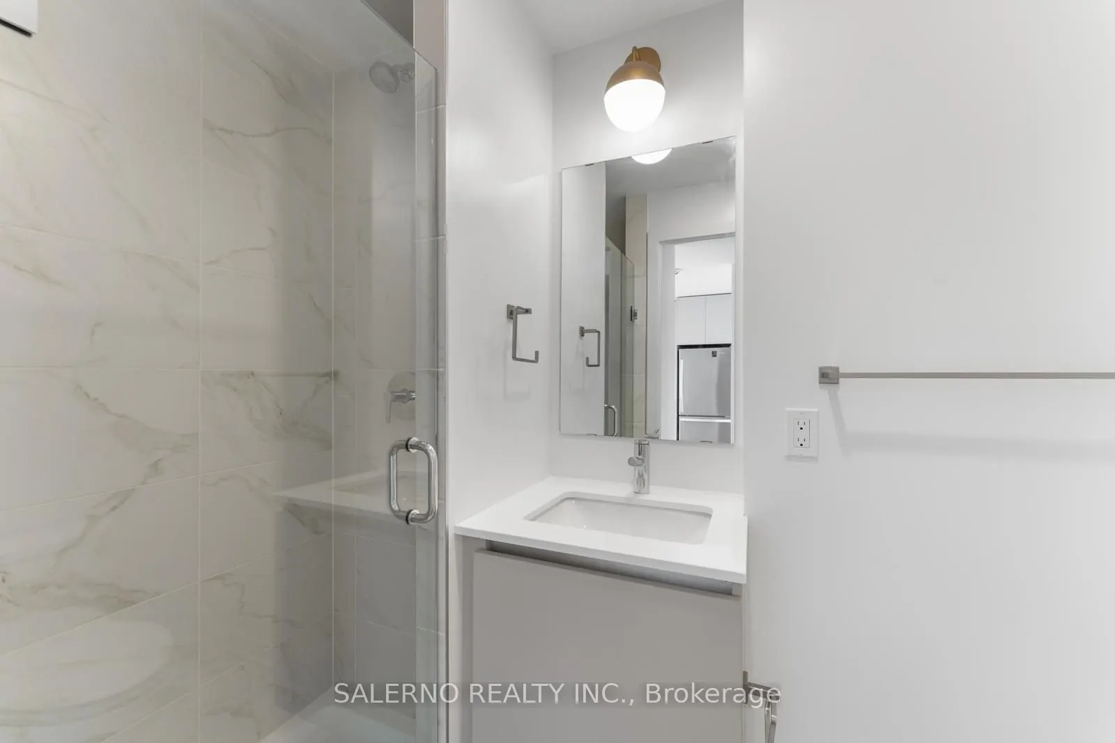 395 Dundas Street W, #612