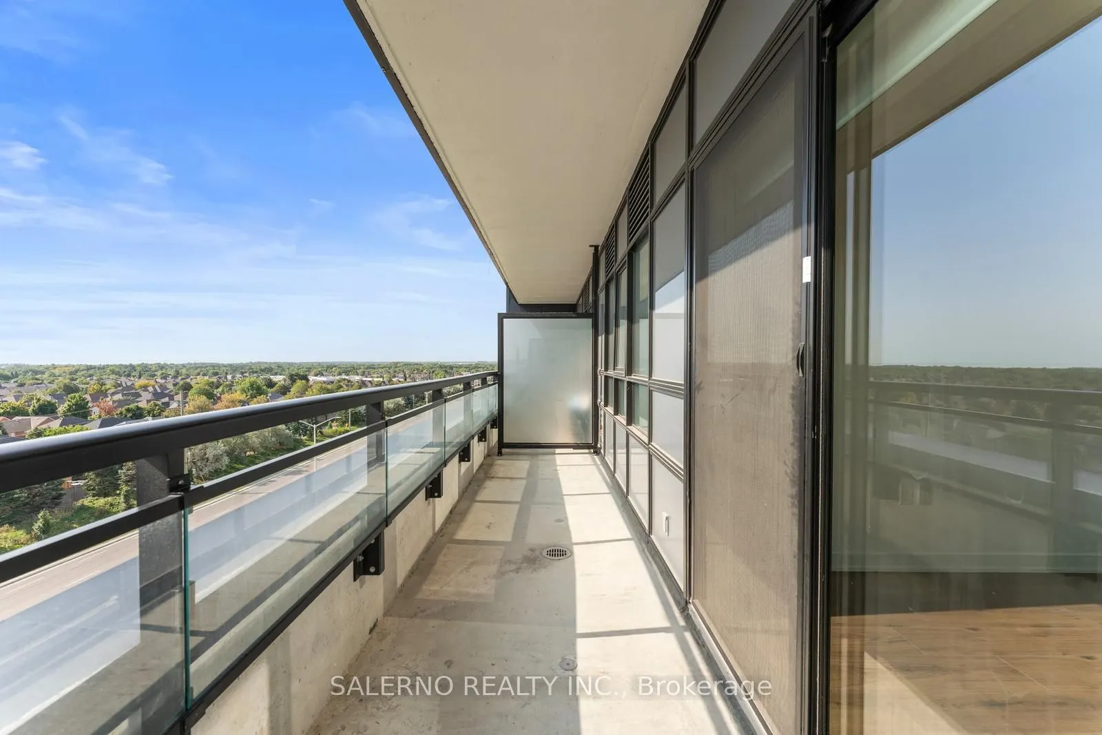 395 Dundas Street W, #612