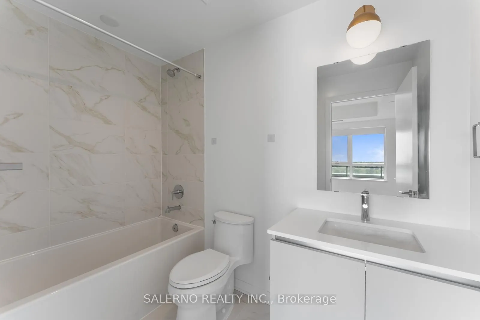 395 Dundas Street W, #612