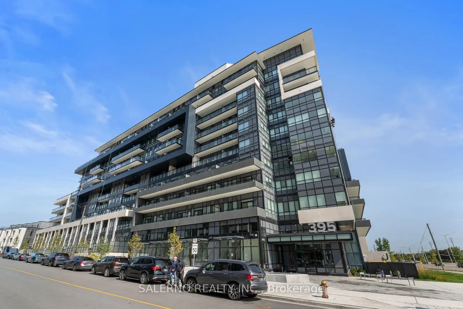 395 Dundas Street W, #612