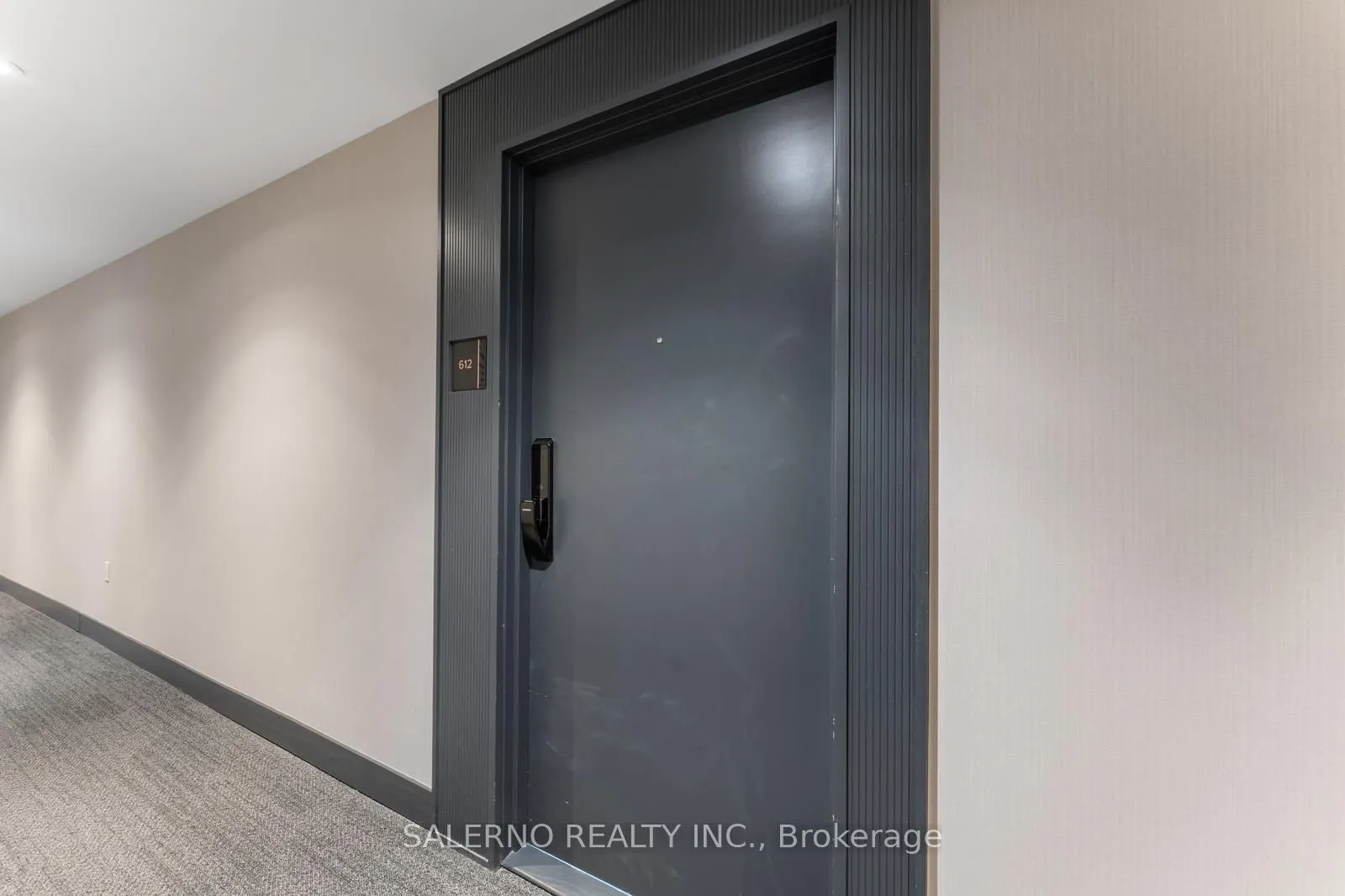 395 Dundas Street W, #612