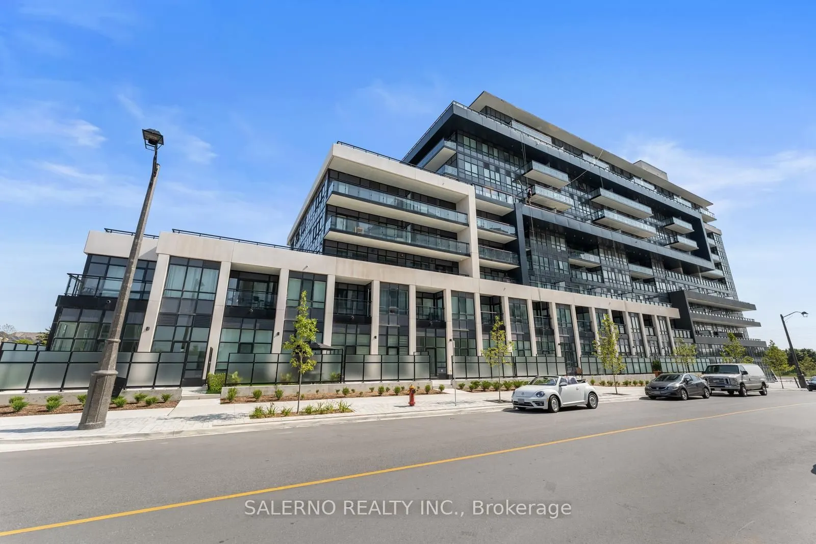 395 Dundas Street W, #612