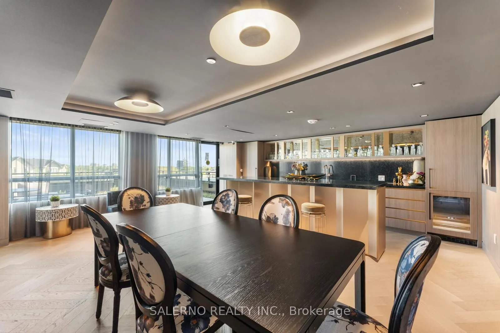 395 Dundas Street W, #612