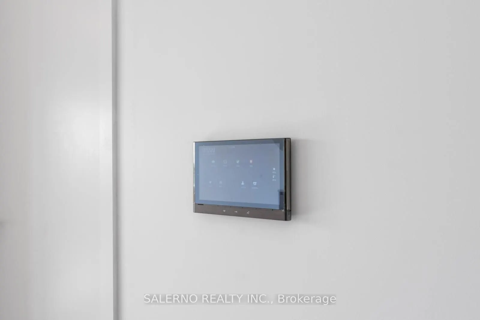 395 Dundas Street W, #612