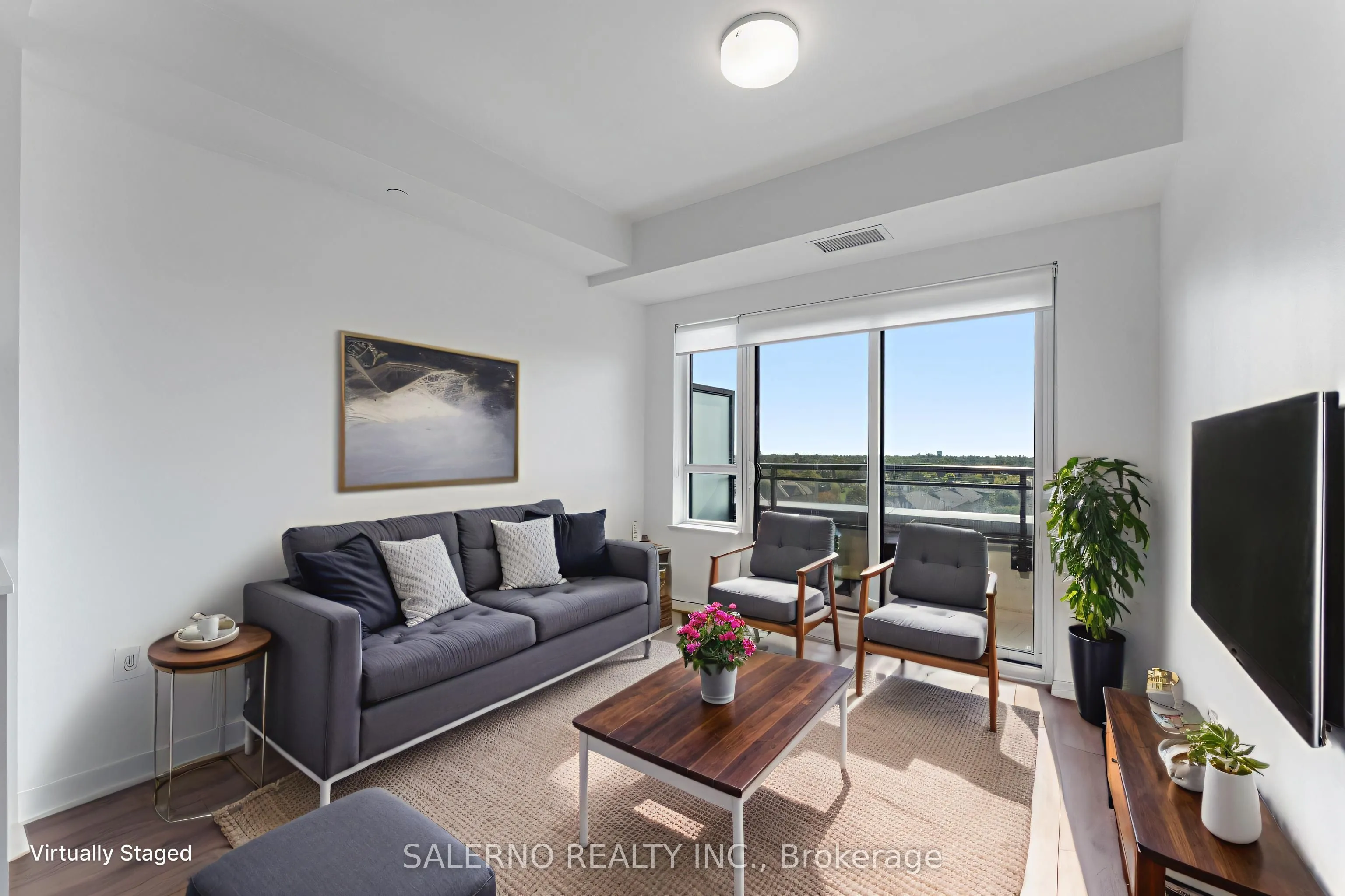 395 Dundas Street W, #612