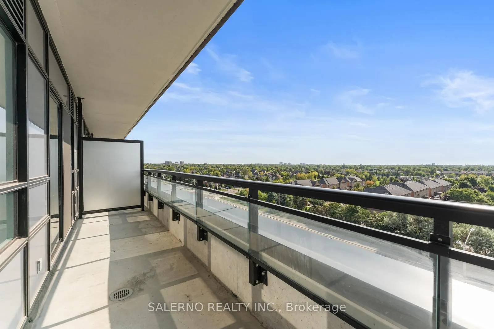 395 Dundas Street W, #612