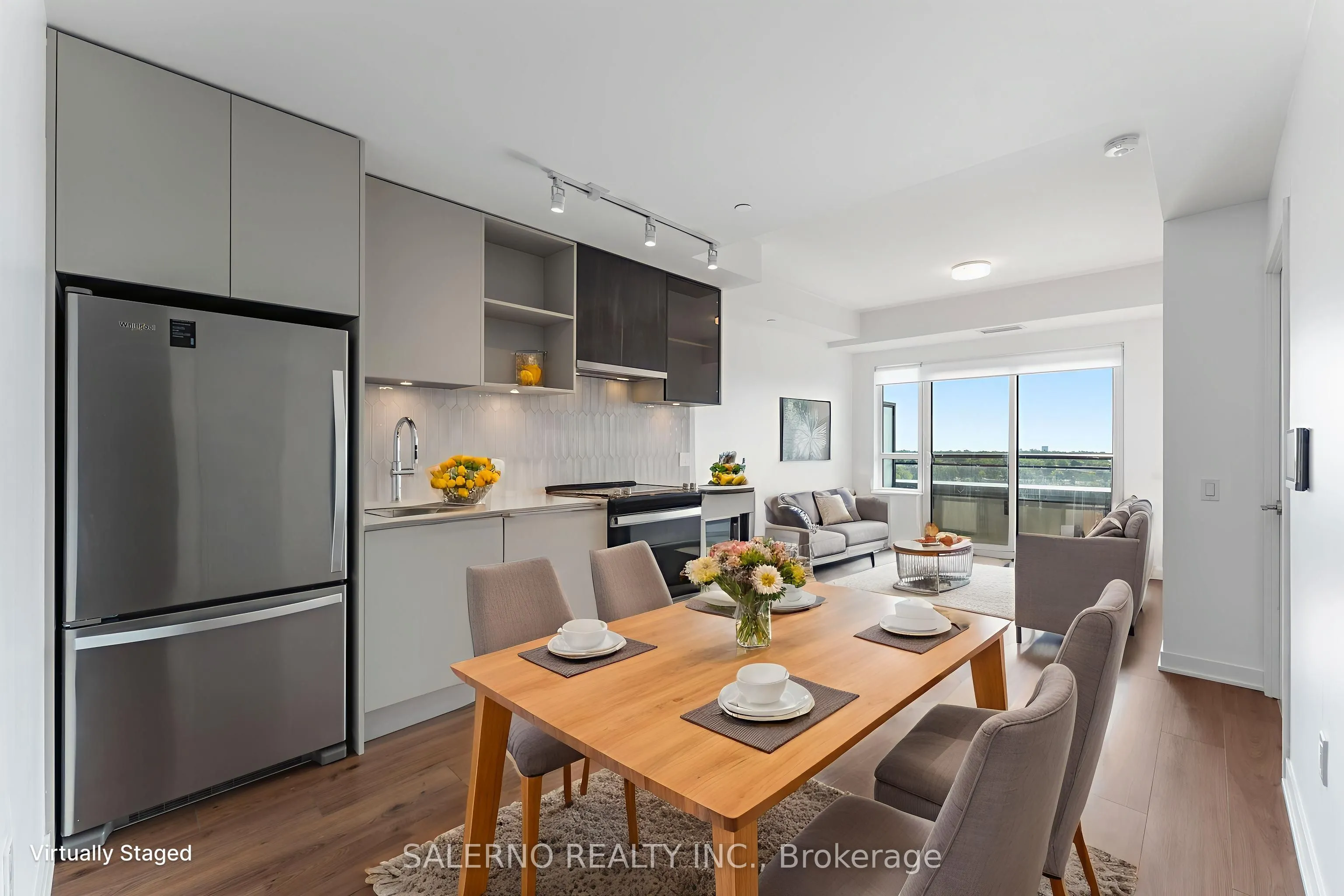 395 Dundas Street W, #612