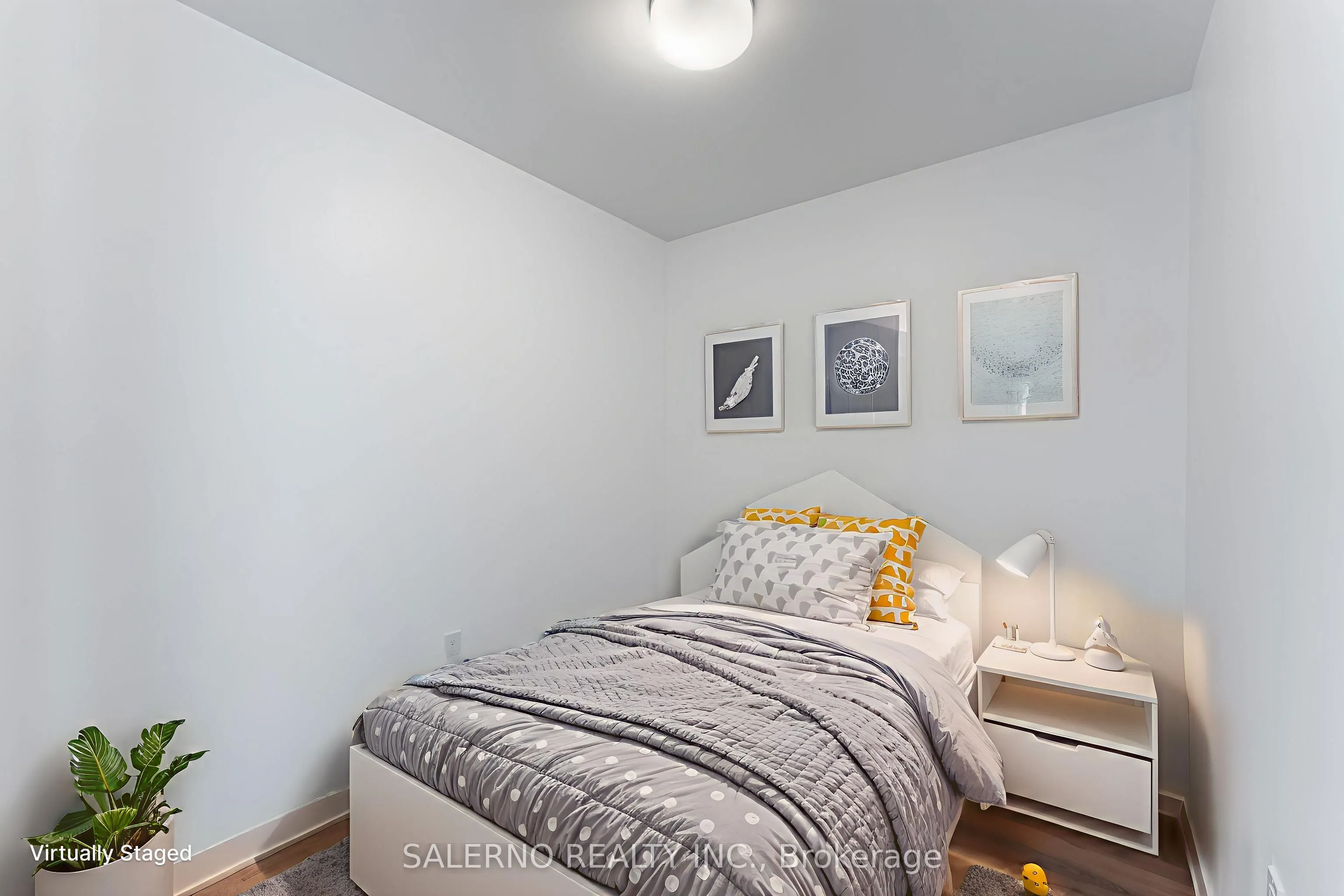 395 Dundas Street W, #612