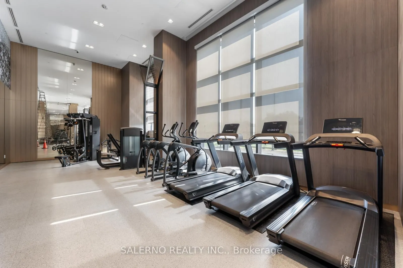 395 Dundas Street W, #612