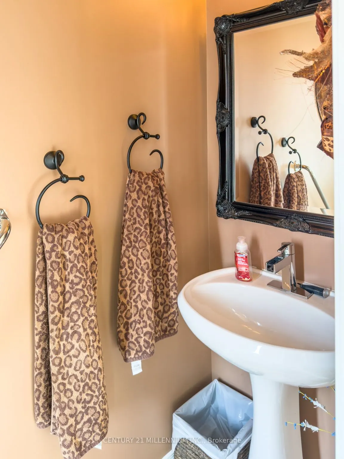 23 Upper Highlands Drive