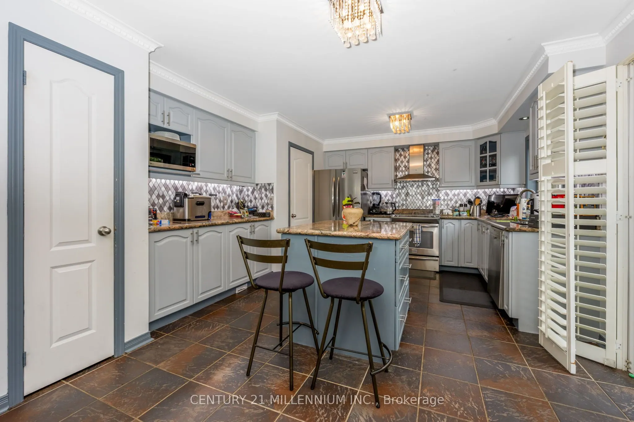 23 Upper Highlands Drive