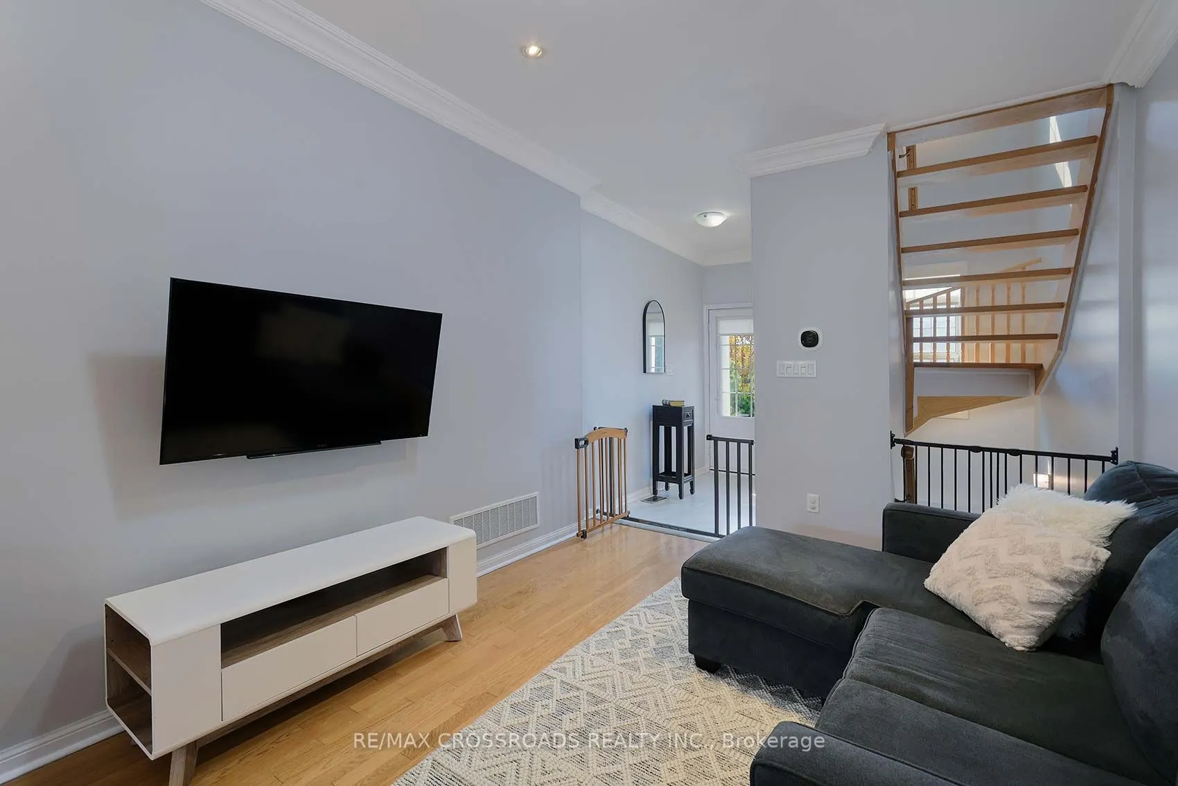 3890 Bloor Street W, #6