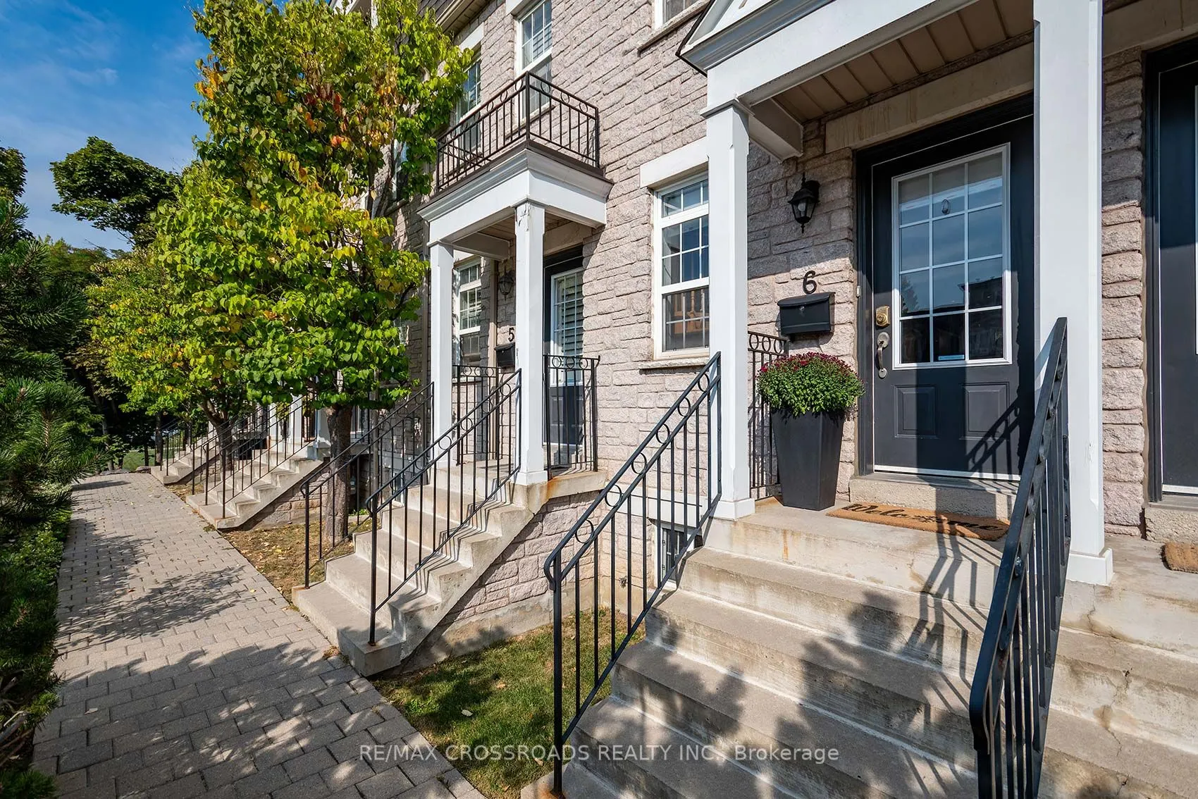 3890 Bloor Street W, #6