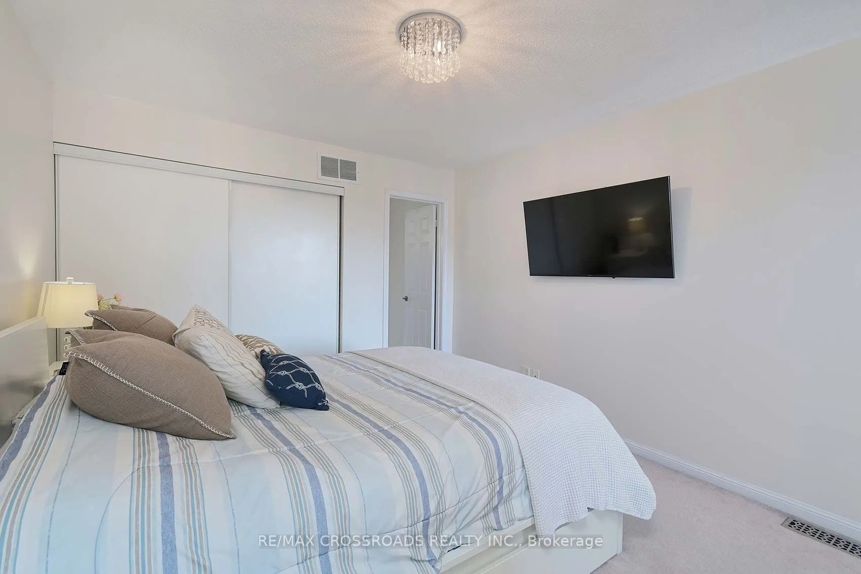 3890 Bloor Street W, #6