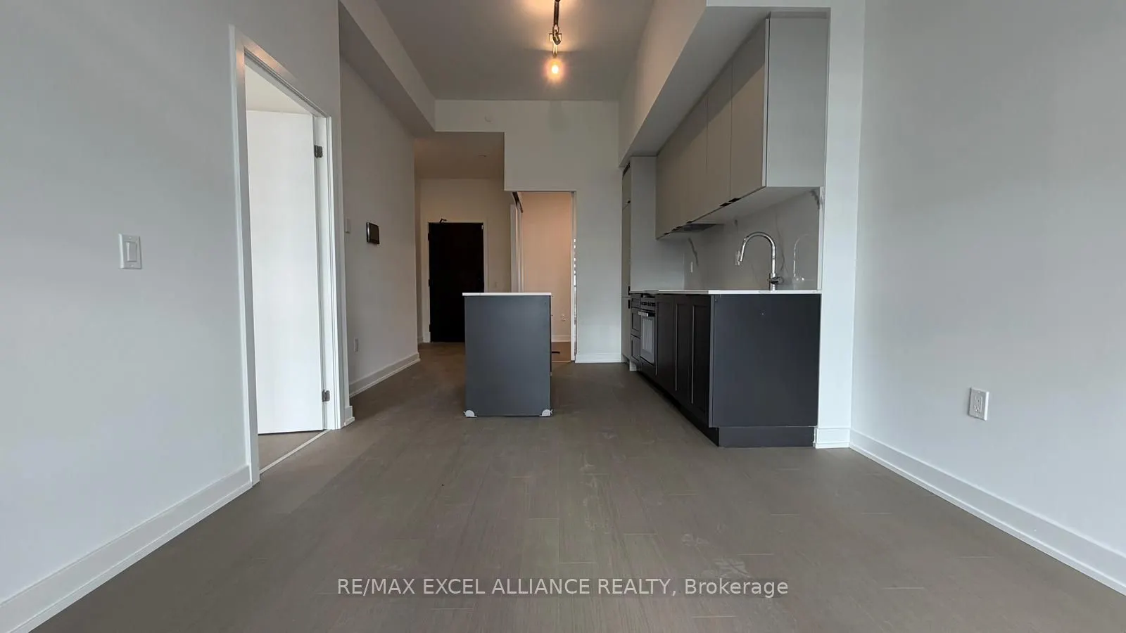 1005 Dundas Street E, #914