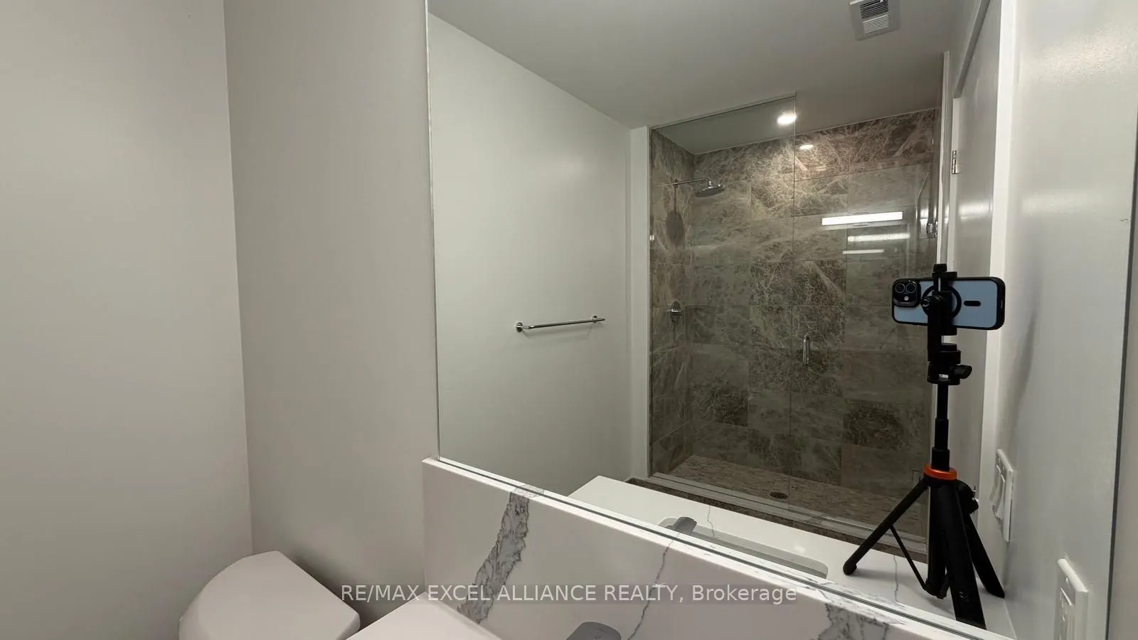 1005 Dundas Street E, #914