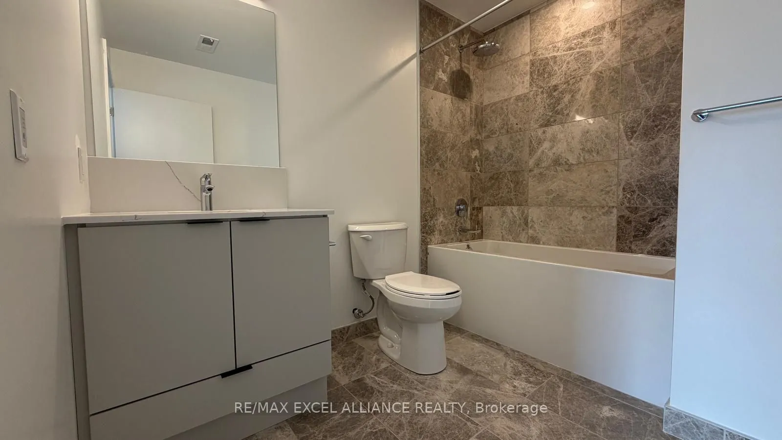 1005 Dundas Street E, #914