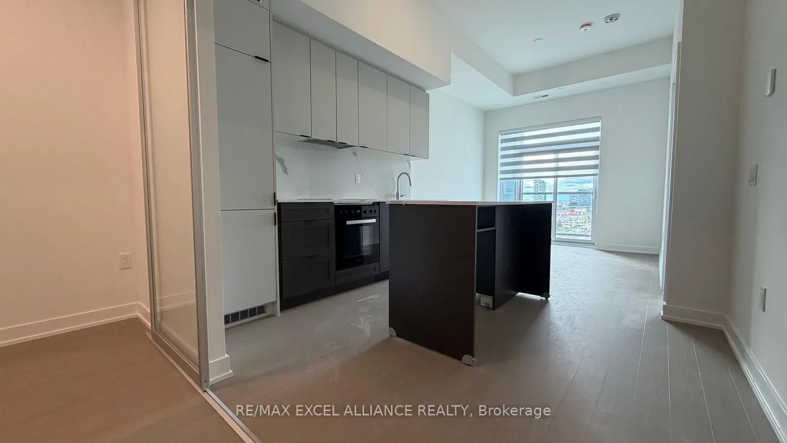 1005 Dundas Street E, #914