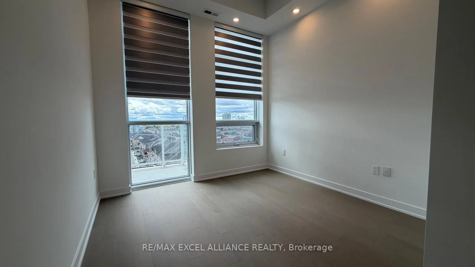 1005 Dundas Street E, #914