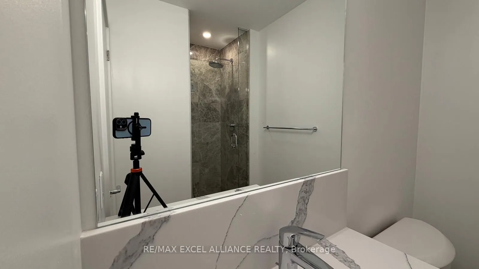 1005 Dundas Street E, #914