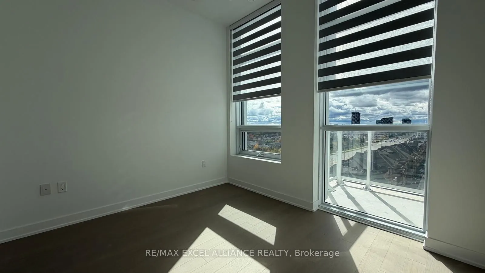 1005 Dundas Street E, #915