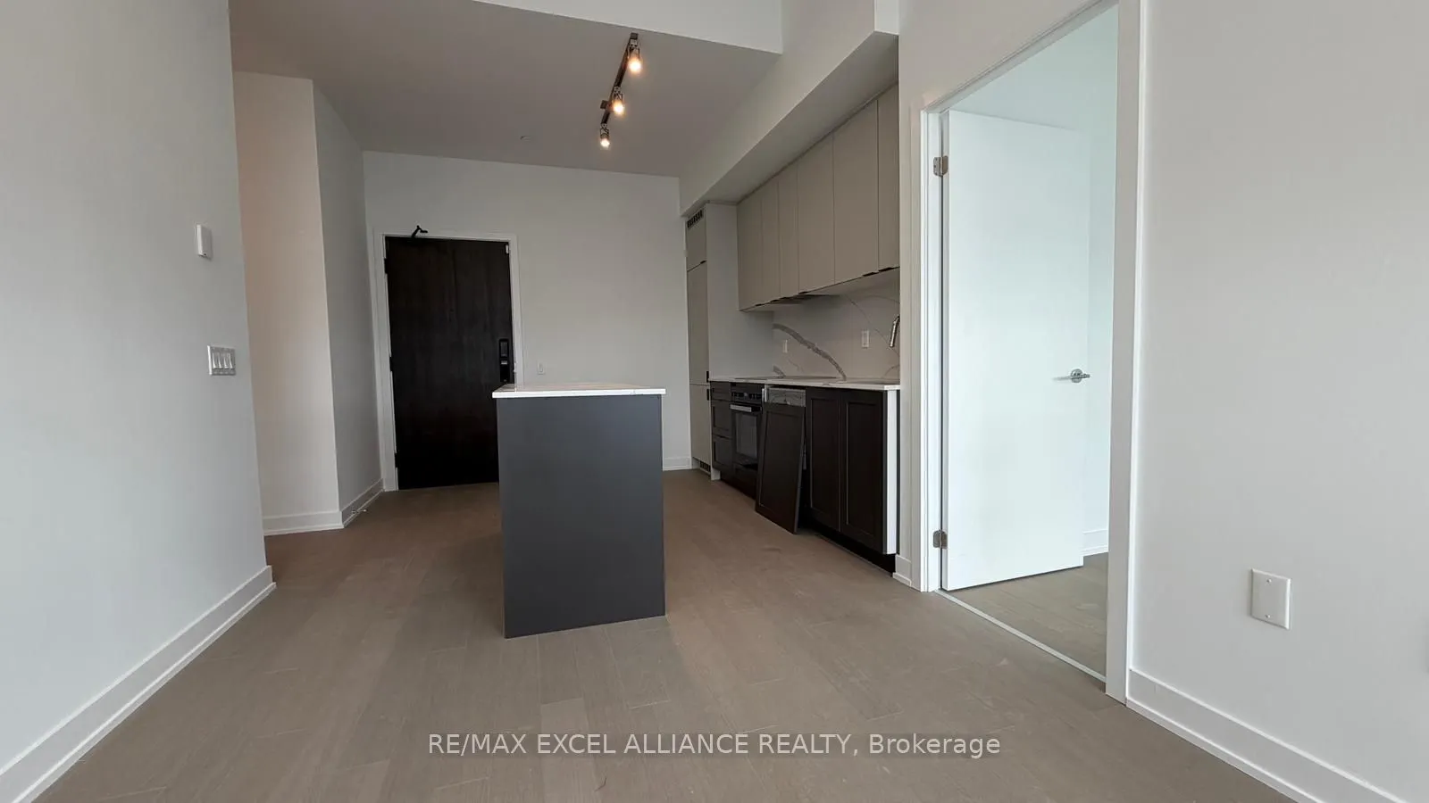 1005 Dundas Street E, #915