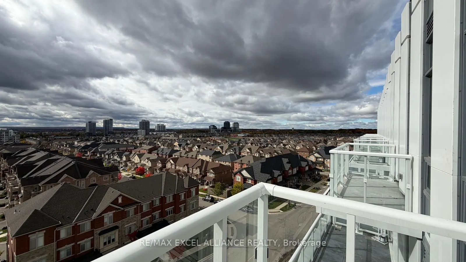 1005 Dundas Street E, #915